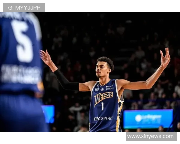 路威盛赞文班亚马有望包揽MVP和DPOY称其身形让浓眉都显娇小