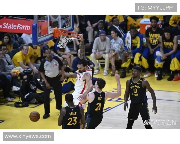 亚当斯抢板如喝水豪取5个前场板助力球队夺胜贡献4分13板3助